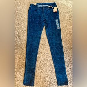 NWT's - New Levi's Ankle Leggings Size 28 with print design